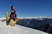 37 Dalla vetta del Baciamorti gran bella vista sull'arco delle Orobie